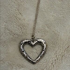 Elegant vintage Jezlain Sterling Silver Heart Pendant Necklace